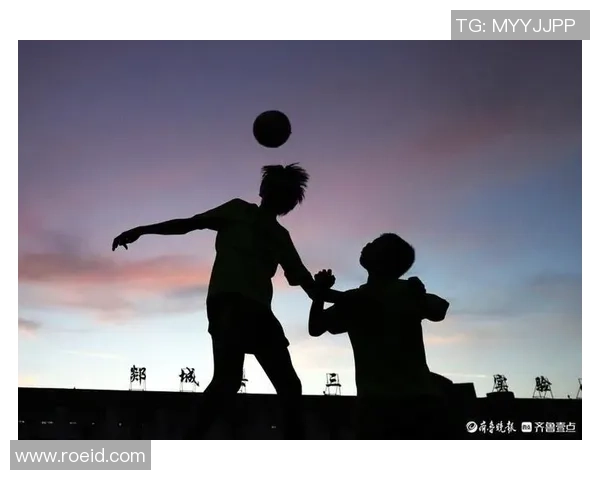 剪影猜足球巨星挑战赛谁能凭身影认出绿茵场传奇人物