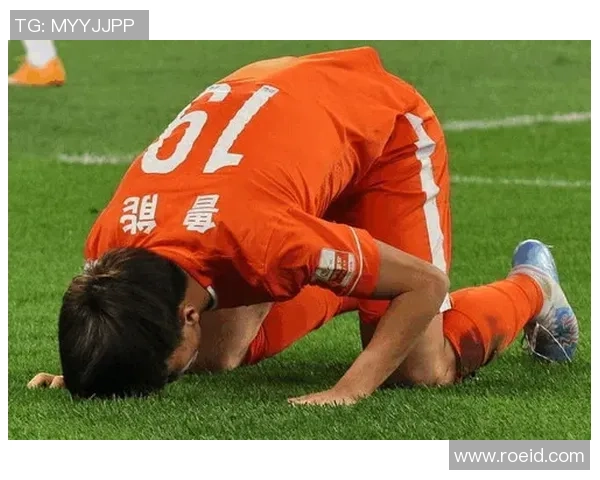 各大足球球星穿着的足球鞋品牌揭秘及其背后的合作故事