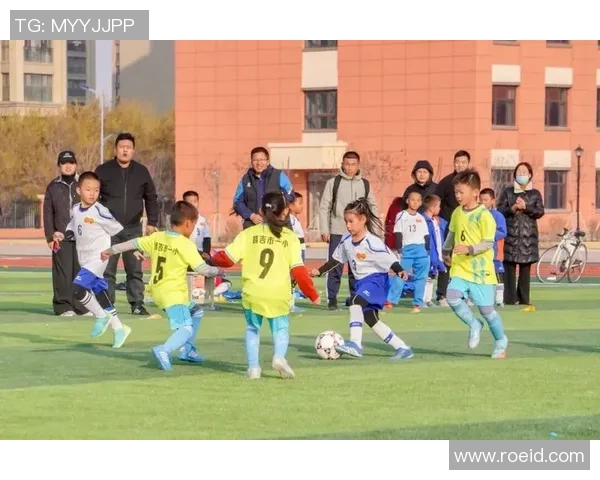 铁窗内的绿茵梦监狱球星用足球书写自由与希望